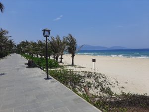 da nang-beach-boardwalk